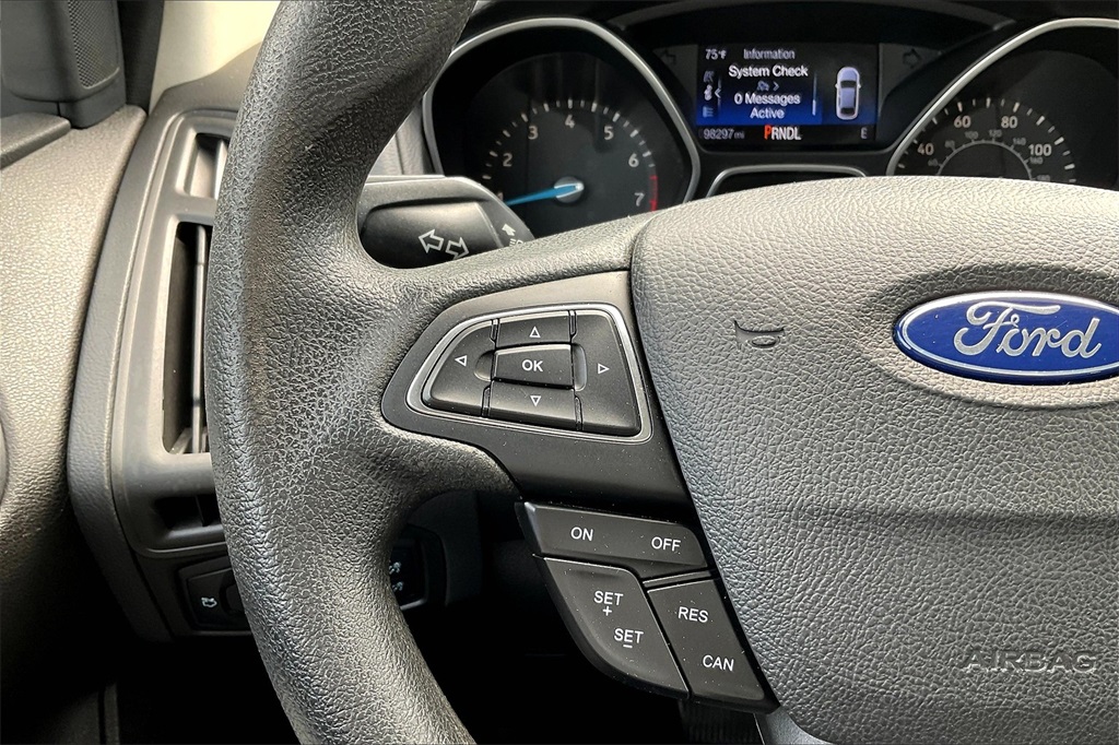 2017 Ford Focus SE - Photo 22