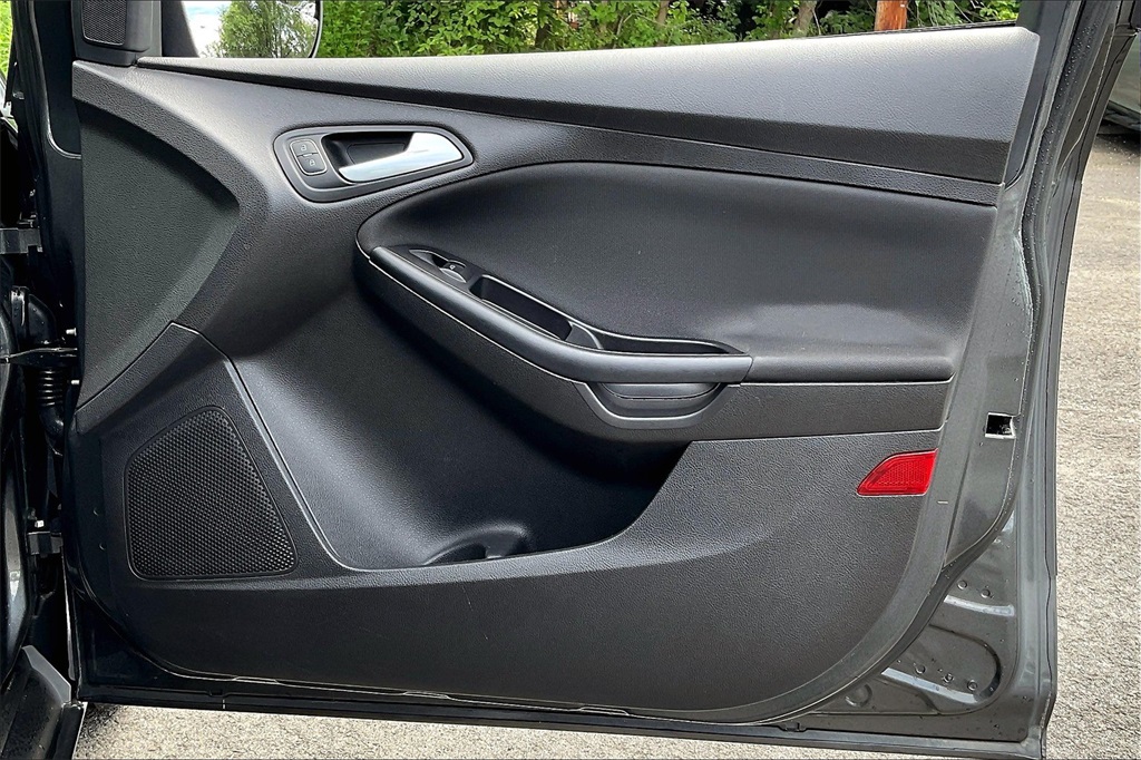 2017 Ford Focus SE - Photo 25