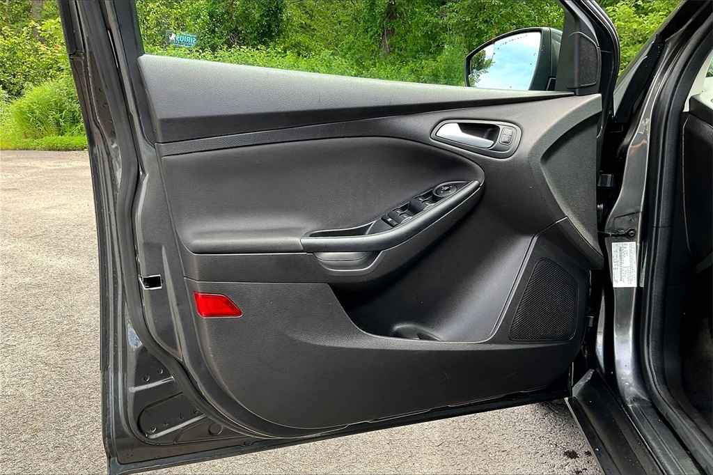 2017 Ford Focus SE - Photo 9