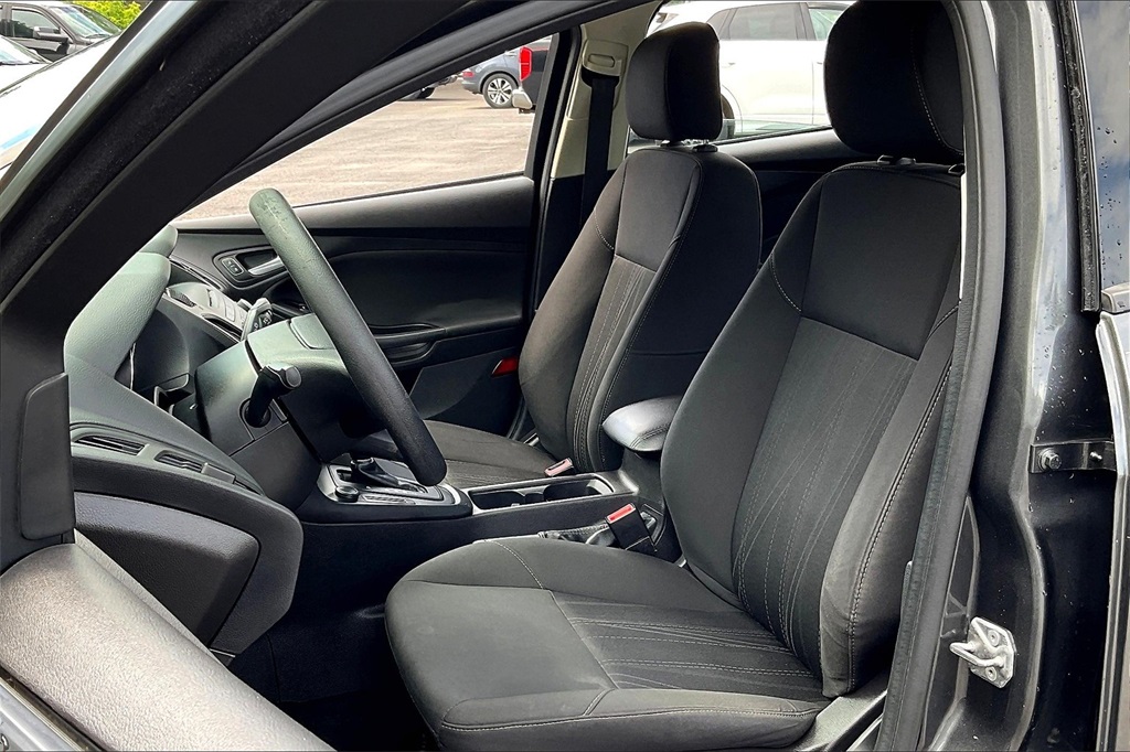 2017 Ford Focus SE - Photo 10