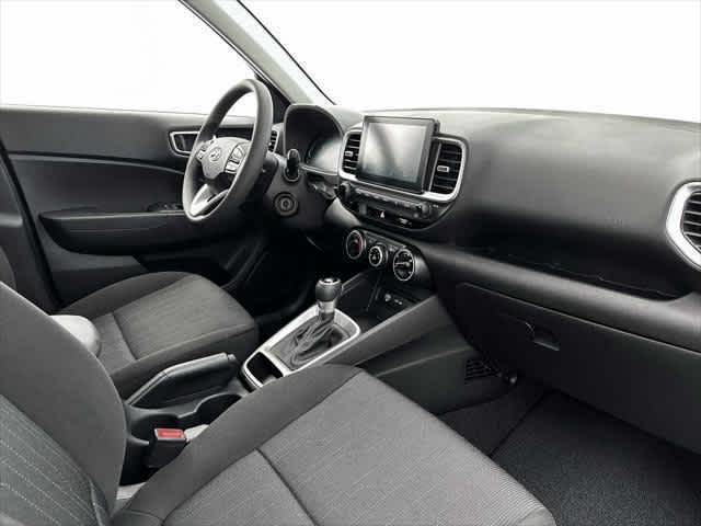 2025 Hyundai Venue SE - Photo 16