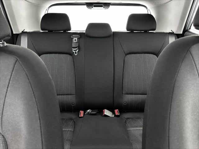 2025 Hyundai Venue SE - Photo 17