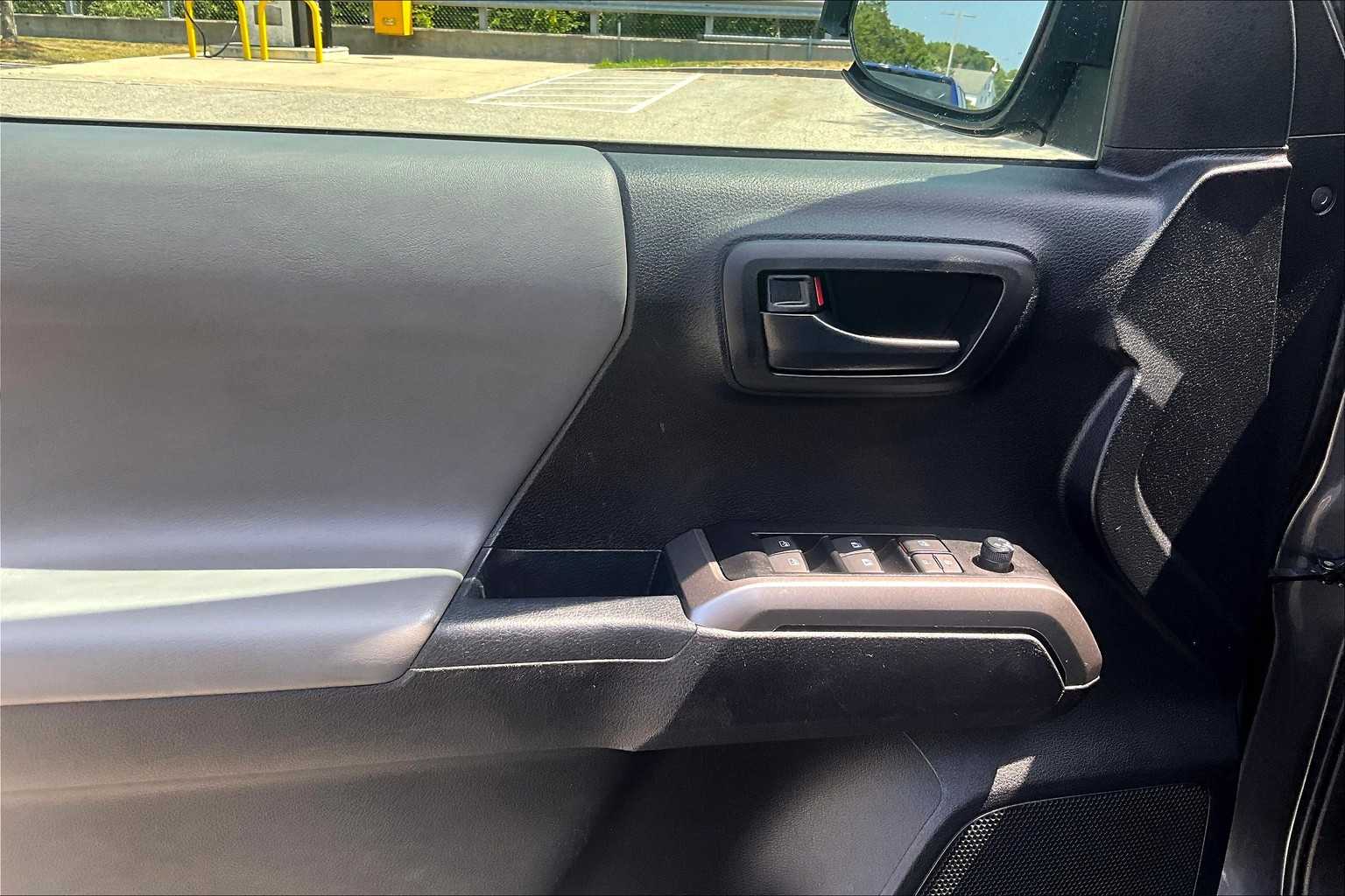 2023 Toyota Tacoma SR5 - Photo 9