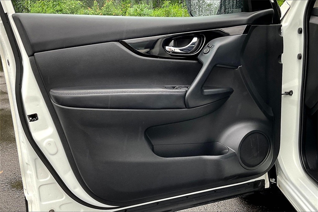2022 Nissan Rogue Sport SV - Photo 9