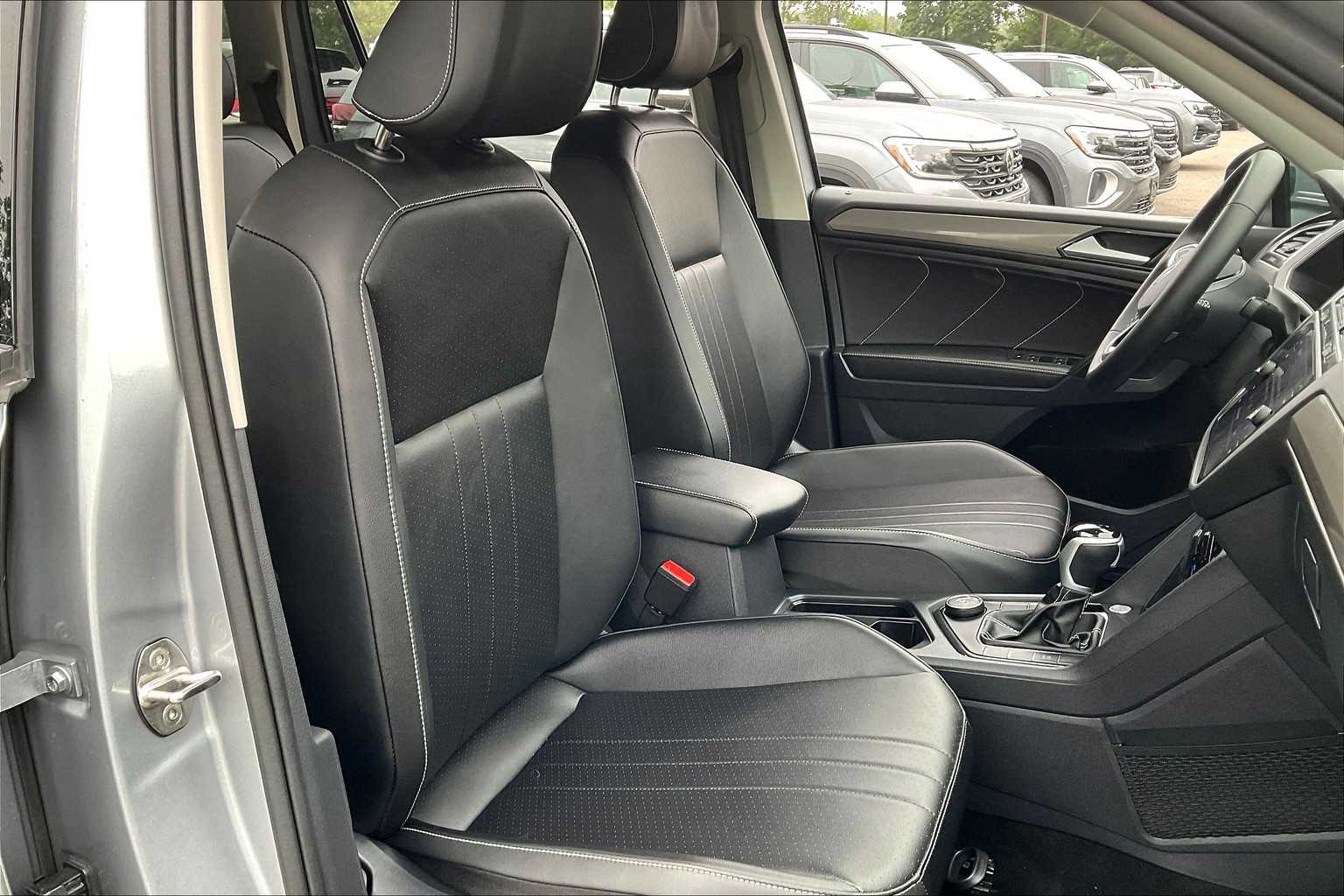 2024 Volkswagen Tiguan SE - Photo 11