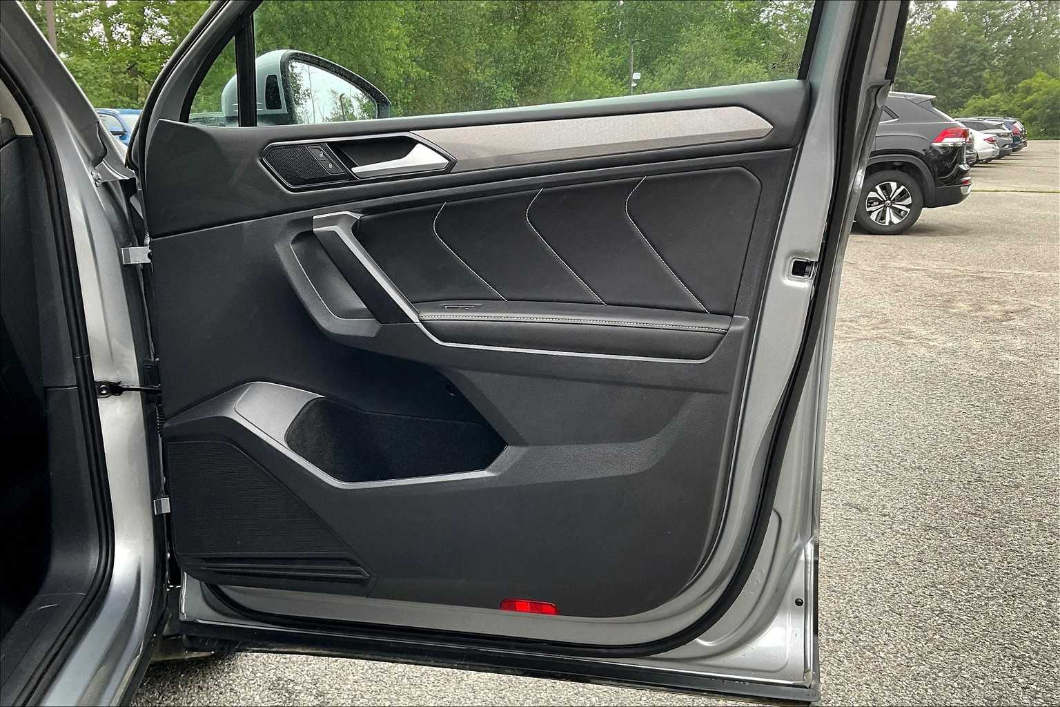 2024 Volkswagen Tiguan SE - Photo 12