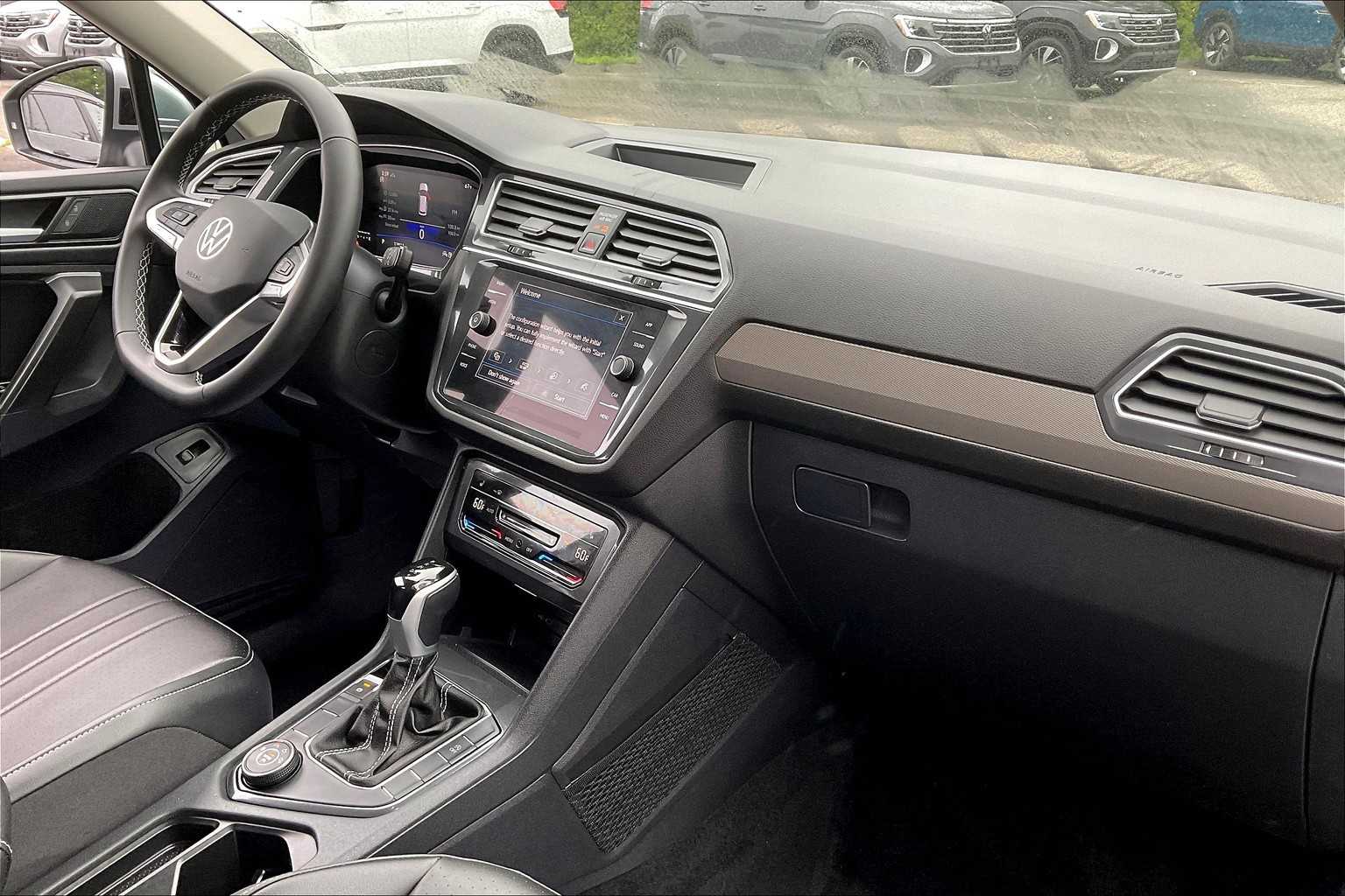 2024 Volkswagen Tiguan SE - Photo 14