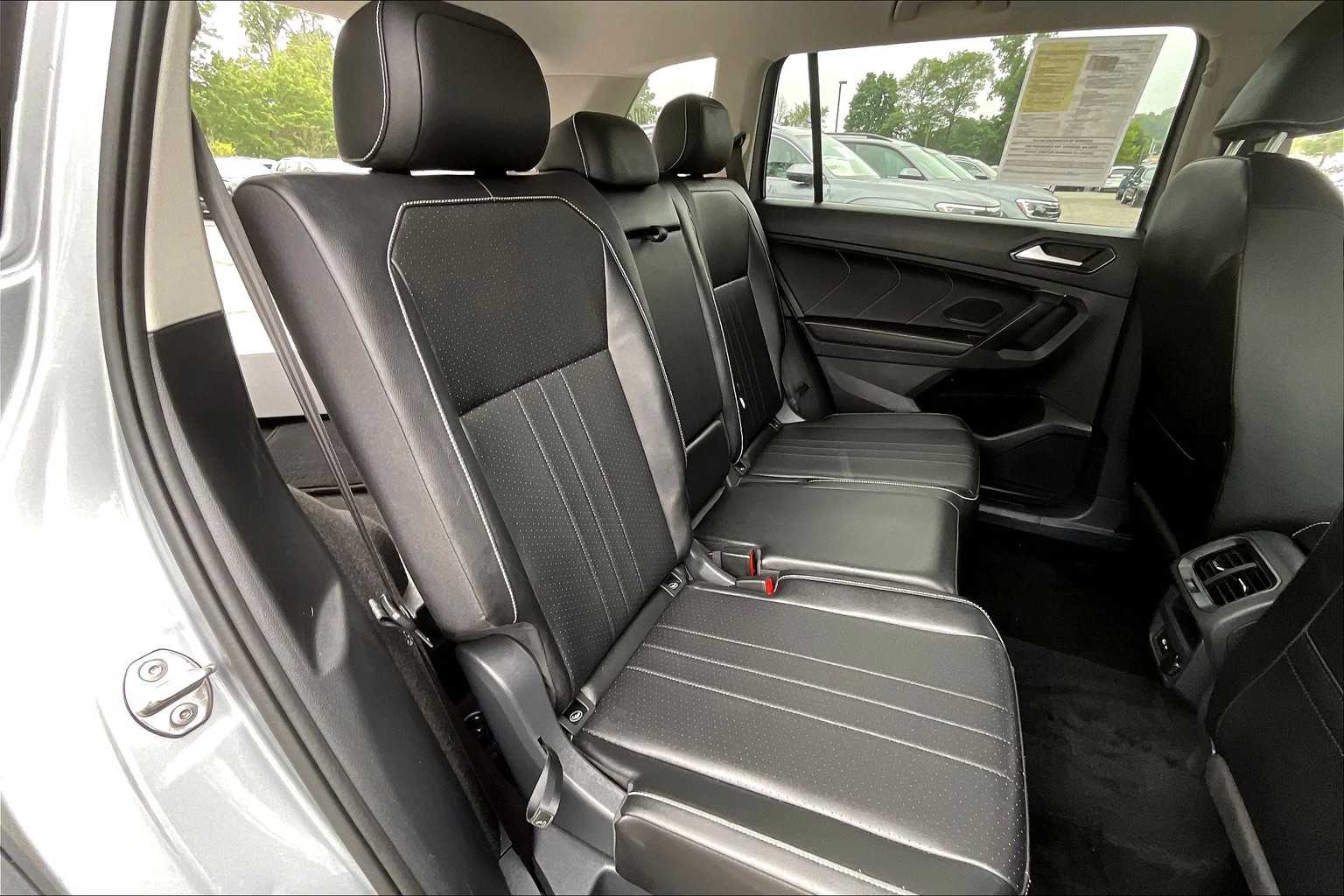 2024 Volkswagen Tiguan SE - Photo 16
