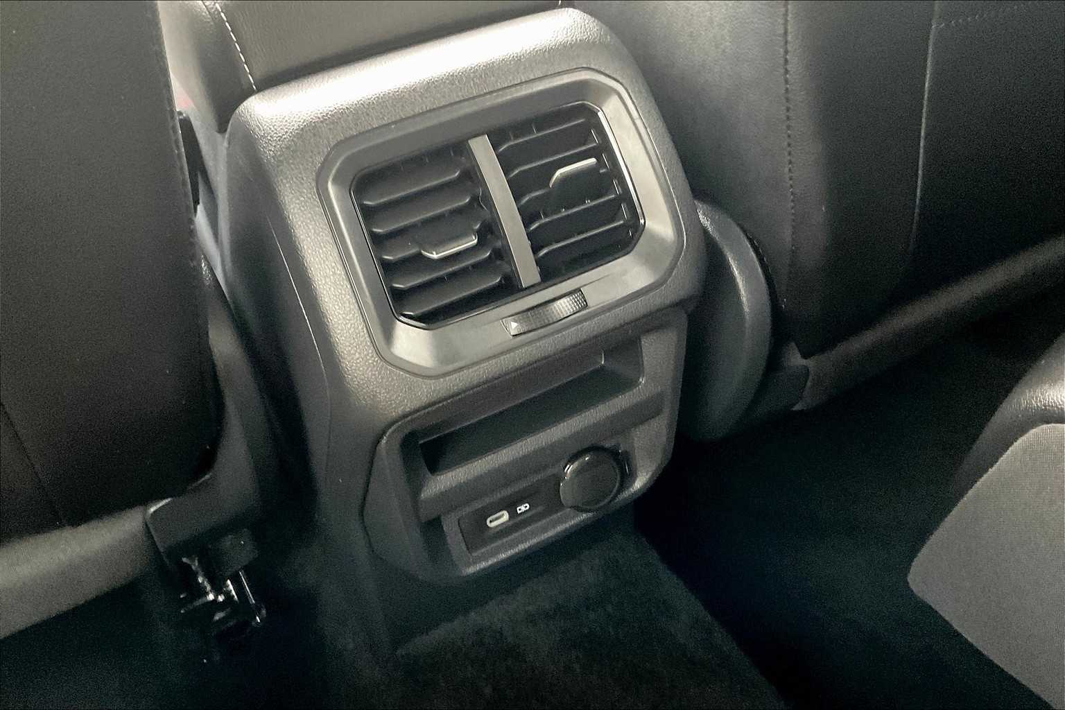 2024 Volkswagen Tiguan SE - Photo 26