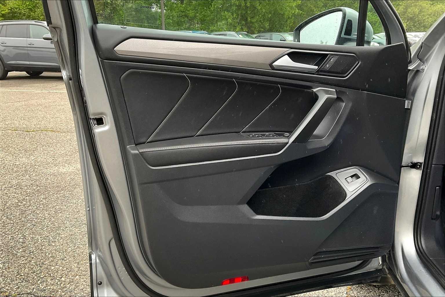 2024 Volkswagen Tiguan SE - Photo 9