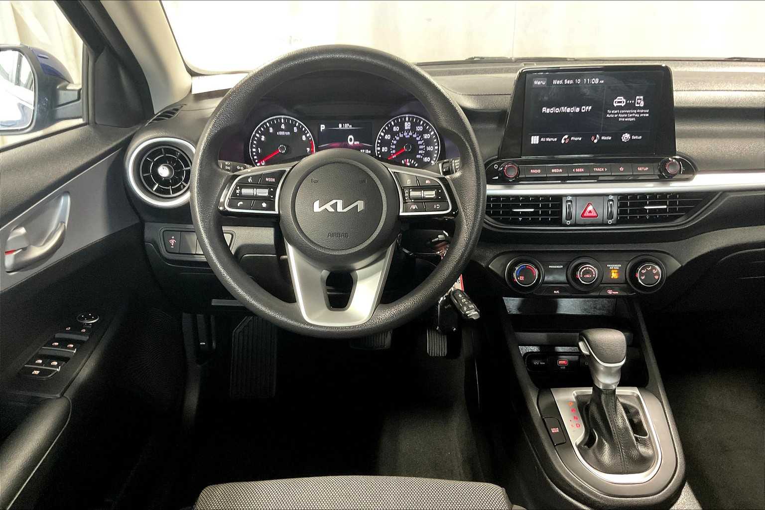 2024 Kia Forte LXS - Photo 17