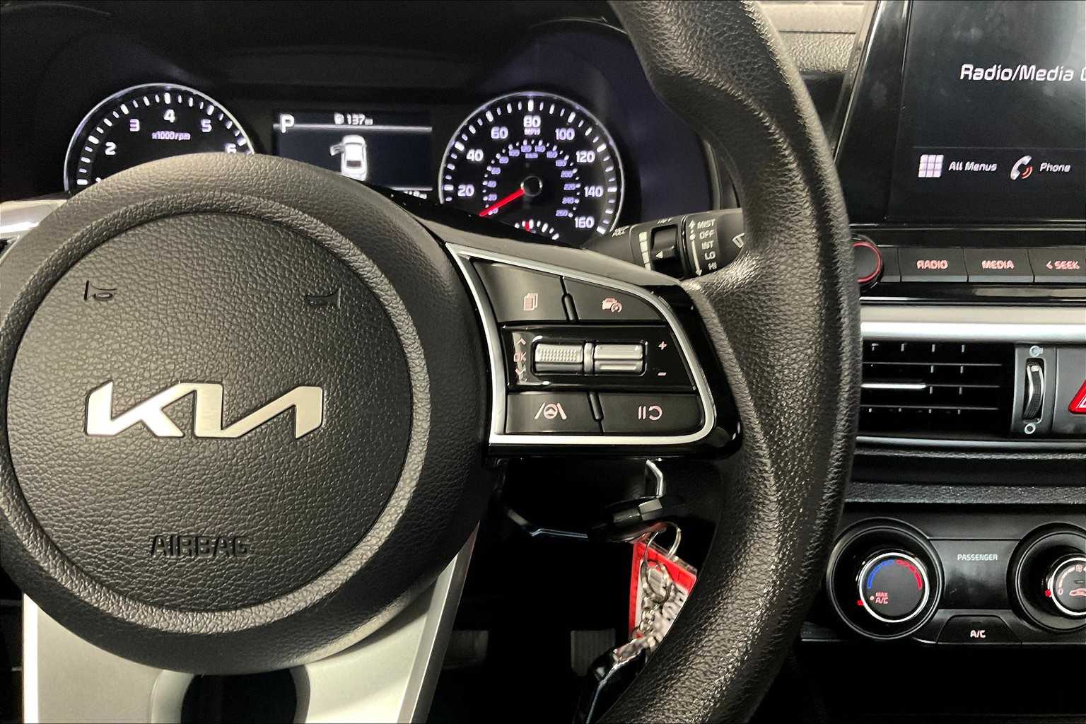 2024 Kia Forte LXS - Photo 23