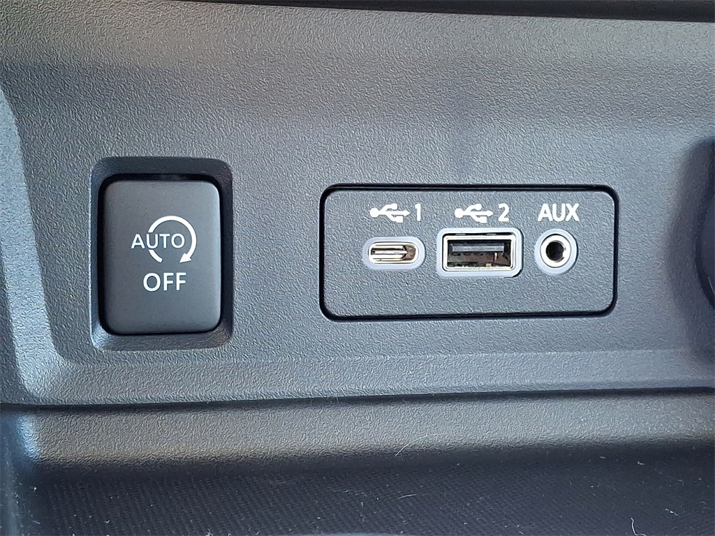 2025 Nissan Sentra SR - Photo 16