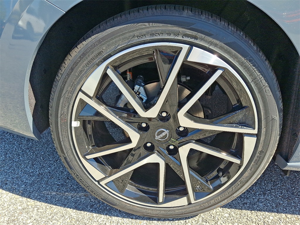 2025 Nissan Sentra SR - Photo 5