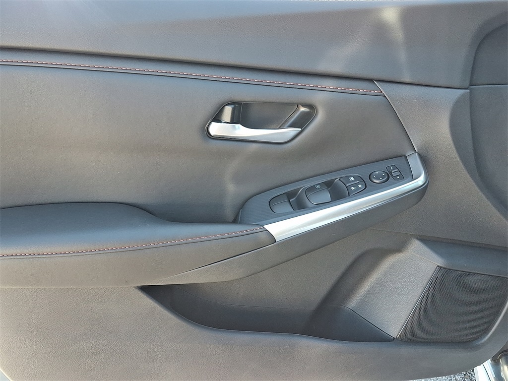 2025 Nissan Sentra SR - Photo 8