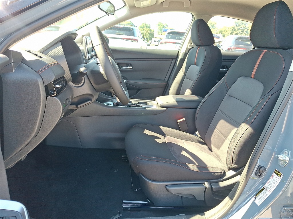 2025 Nissan Sentra SR - Photo 9