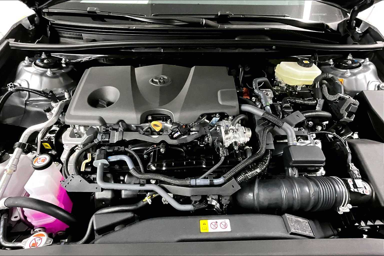 2025 Toyota Camry SE - Photo 16