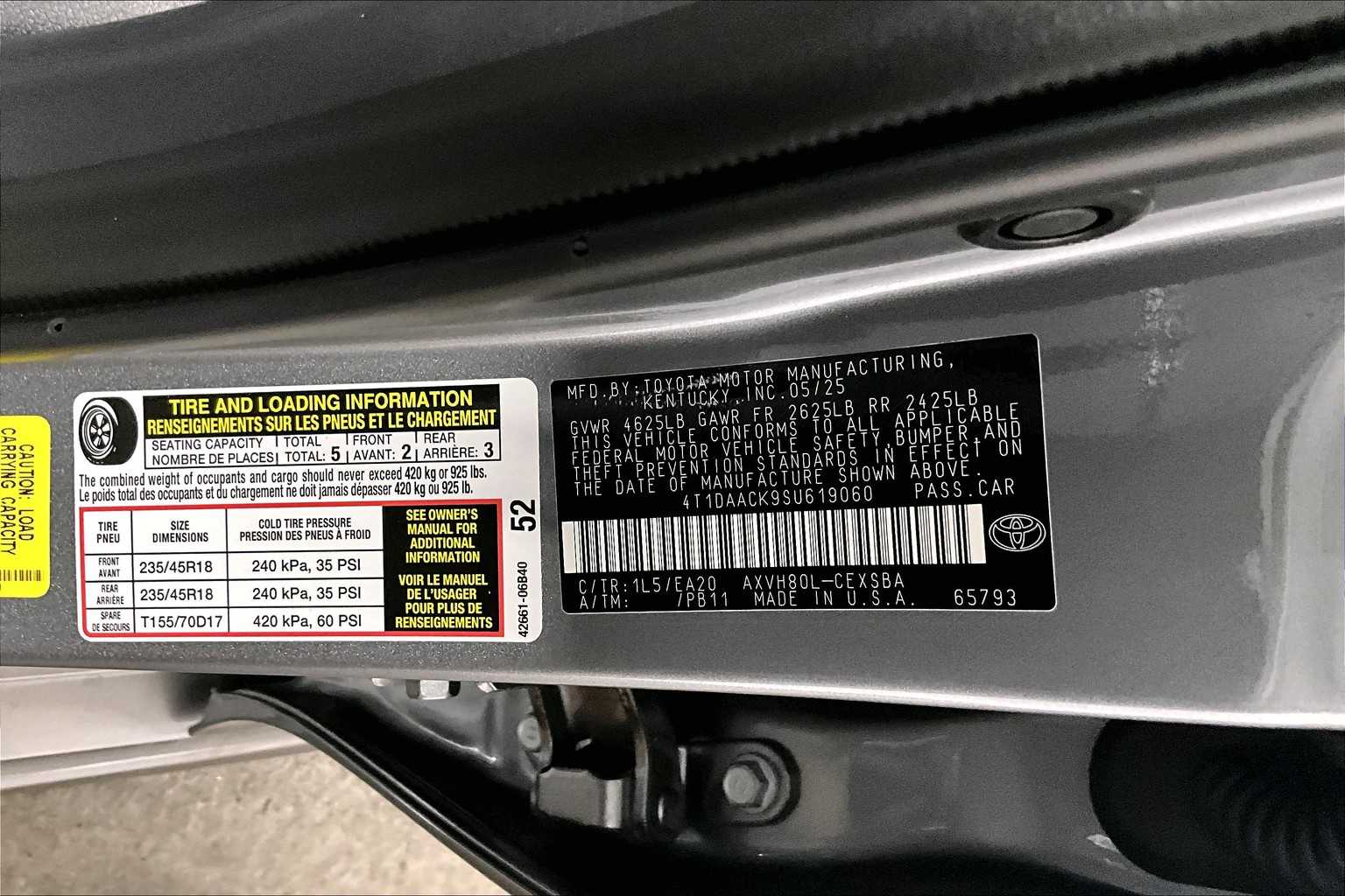 2025 Toyota Camry SE - Photo 17