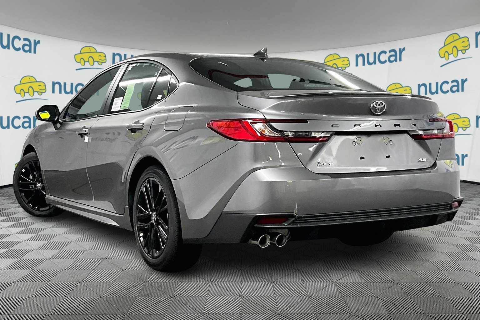 2025 Toyota Camry SE - Photo 5