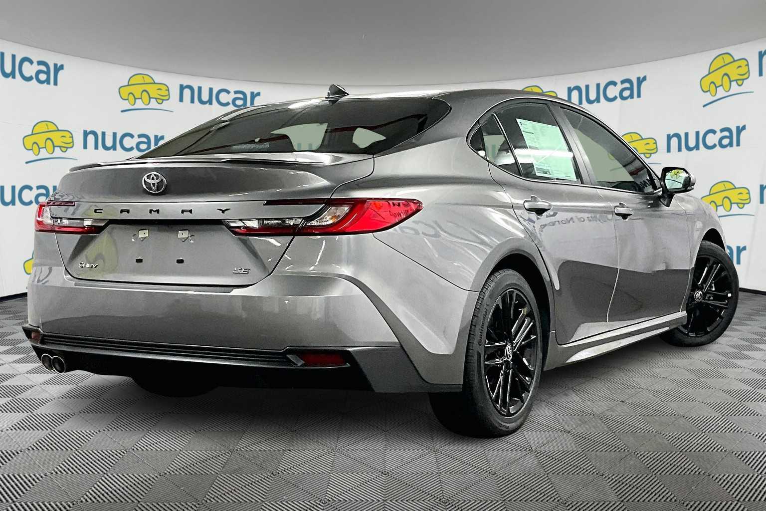 2025 Toyota Camry SE - Photo 7