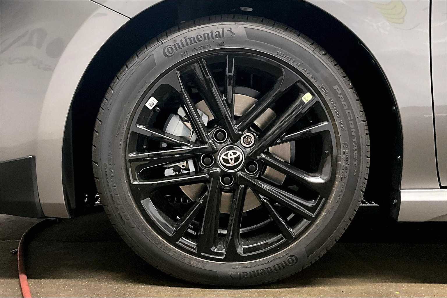 2025 Toyota Camry SE - Photo 8