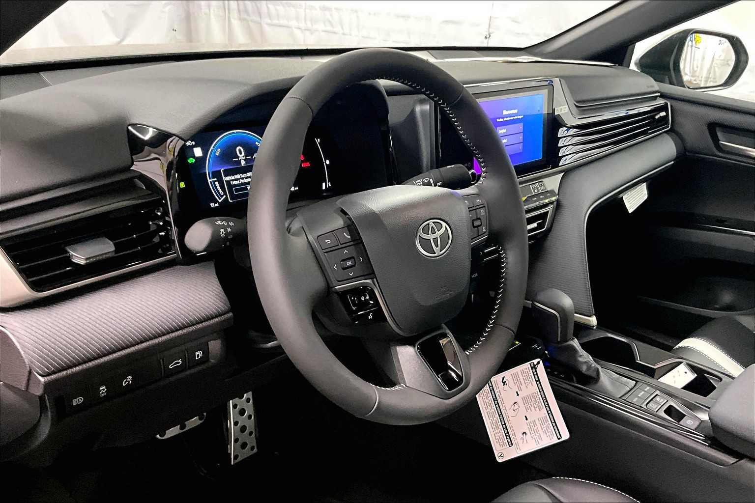 2025 Toyota Camry SE - Photo 9