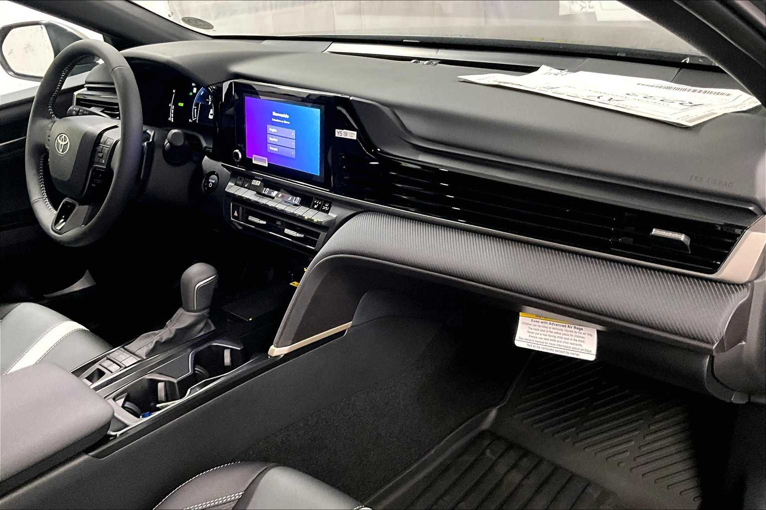 2025 Toyota Camry SE - Photo 10