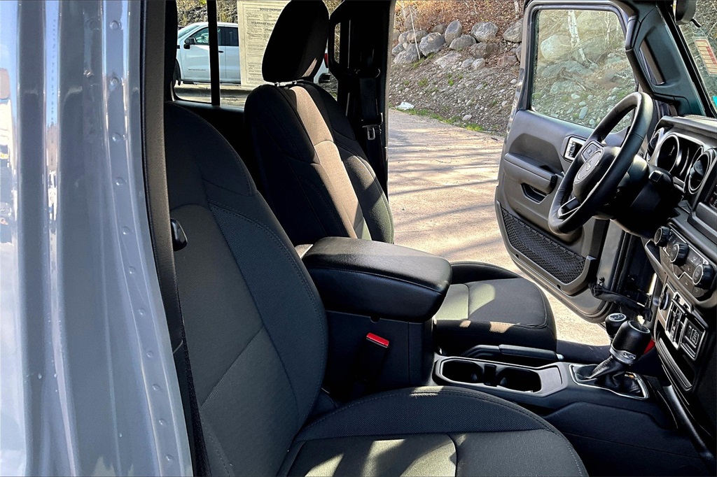 2023 Jeep Gladiator Willys - Photo 11
