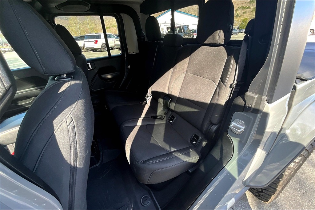 2023 Jeep Gladiator Willys - Photo 15