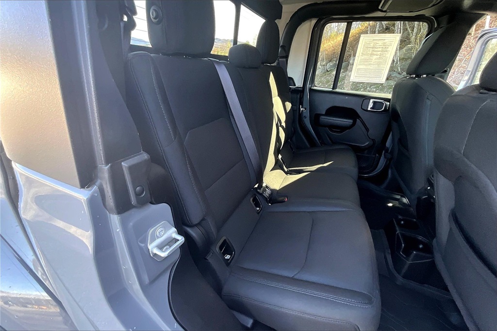 2023 Jeep Gladiator Willys - Photo 16