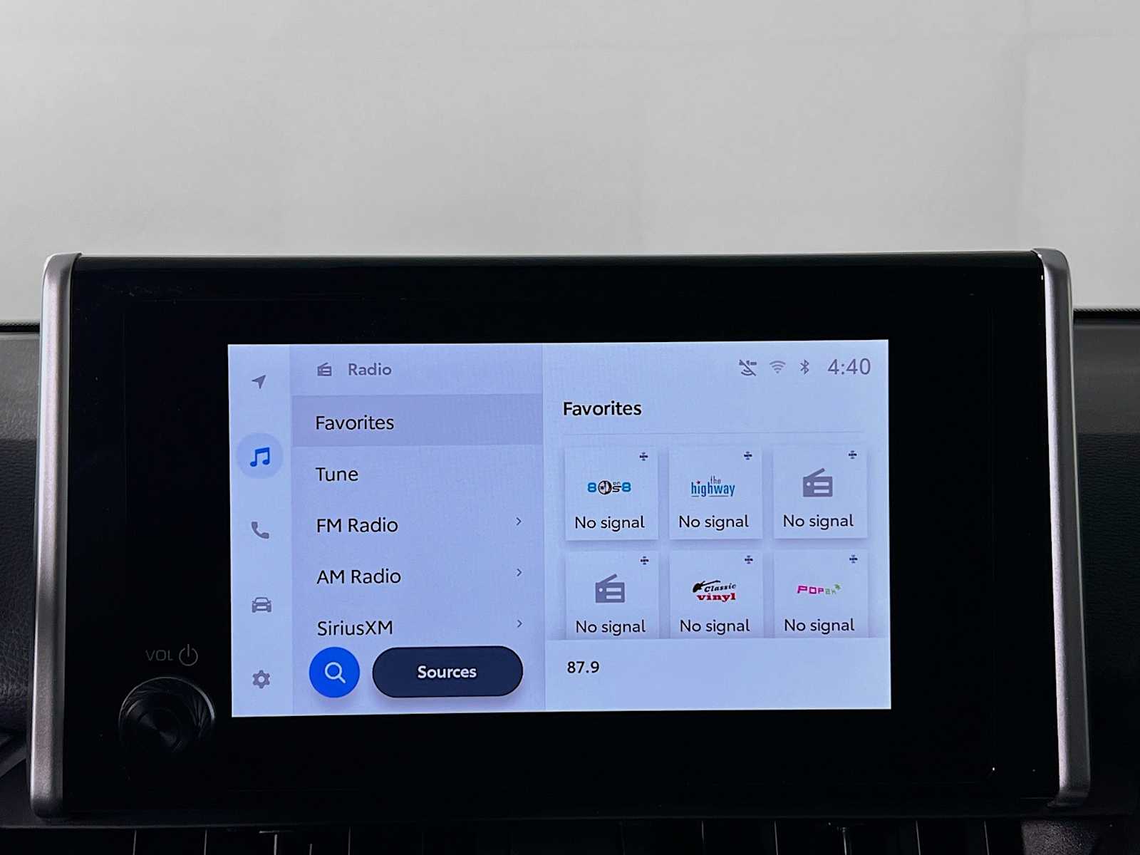 2025 Toyota RAV4 XLE - Photo 8