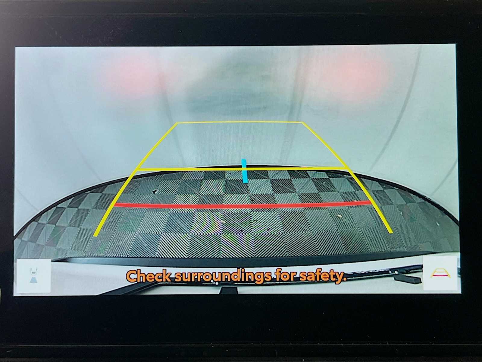 2025 Toyota RAV4 XLE - Photo 9