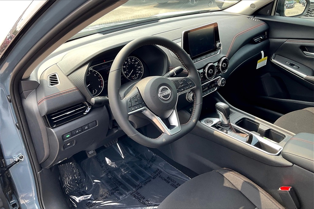 2025 Nissan Sentra SR - Photo 9