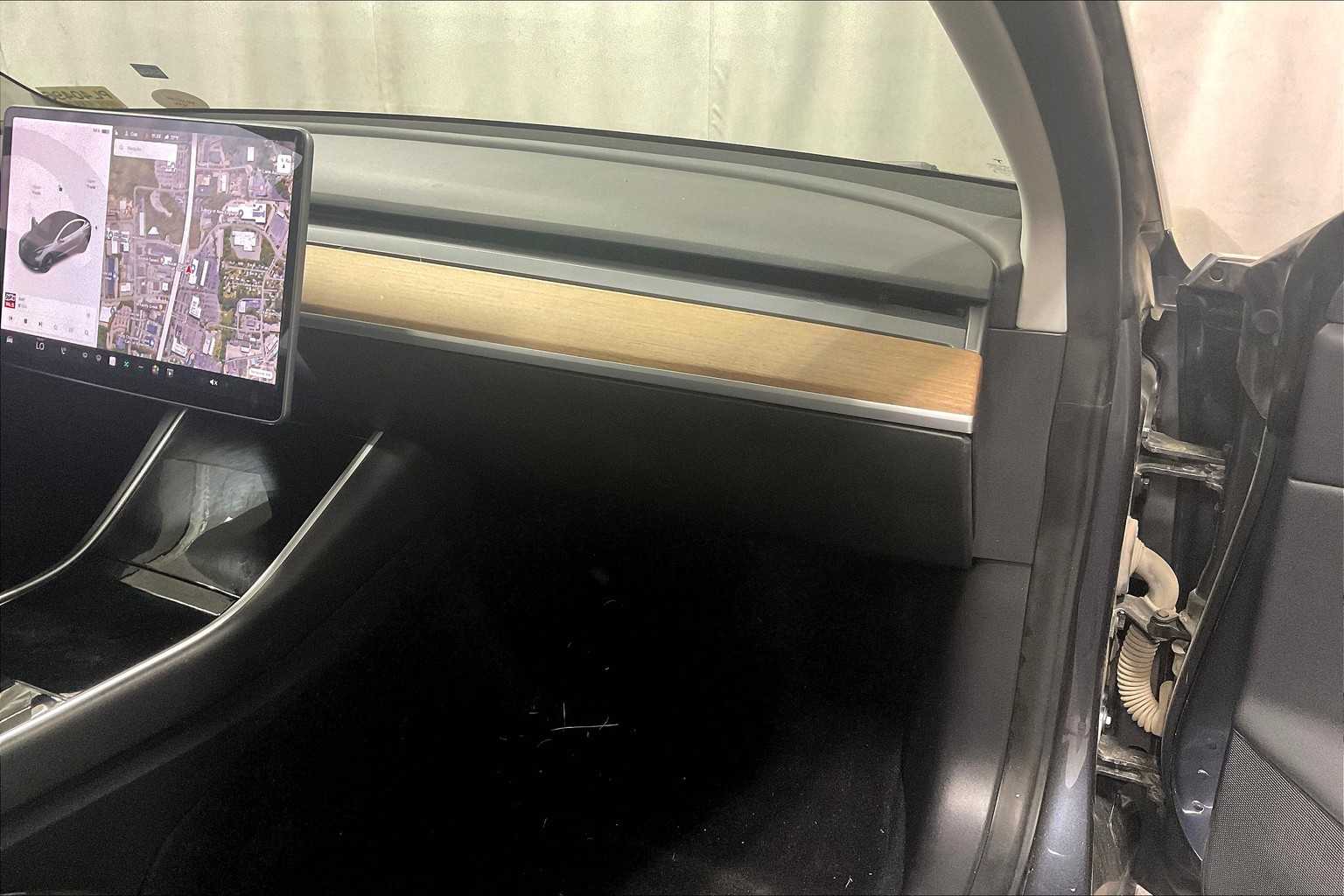 2020 Tesla Model 3 Long Range - Photo 13