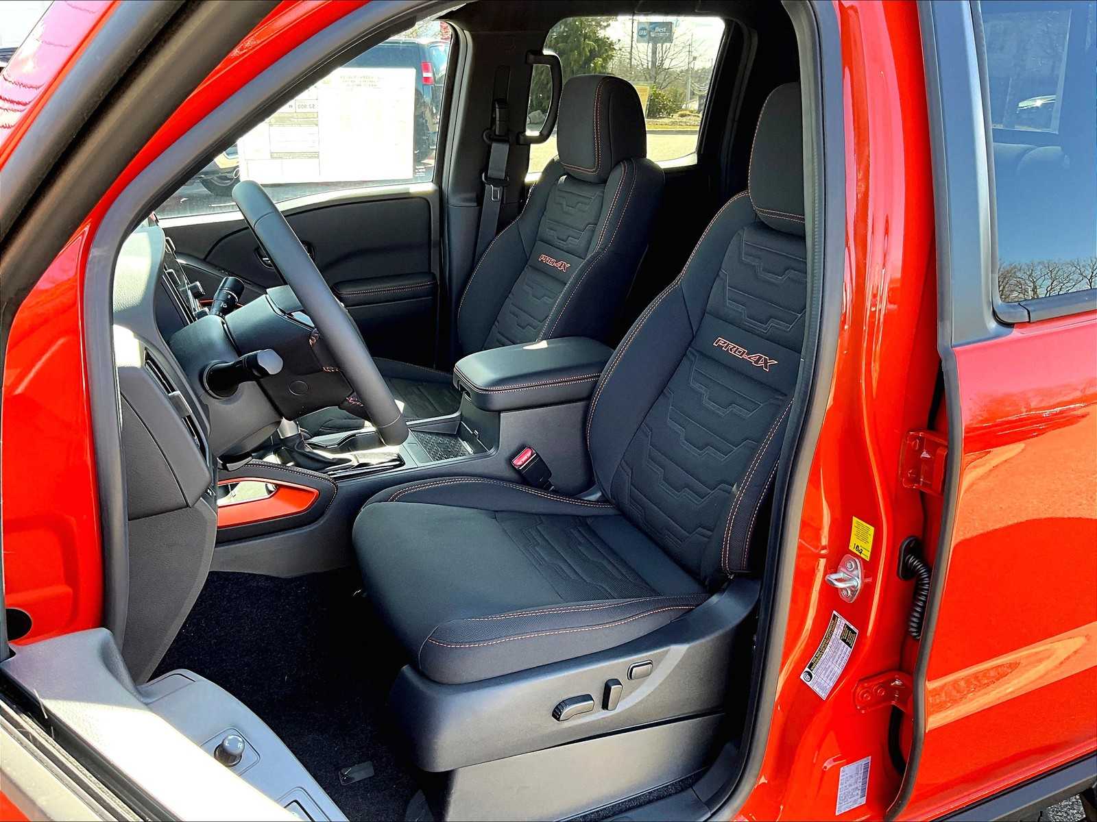 2025 Nissan Frontier PRO-4X - Photo 11