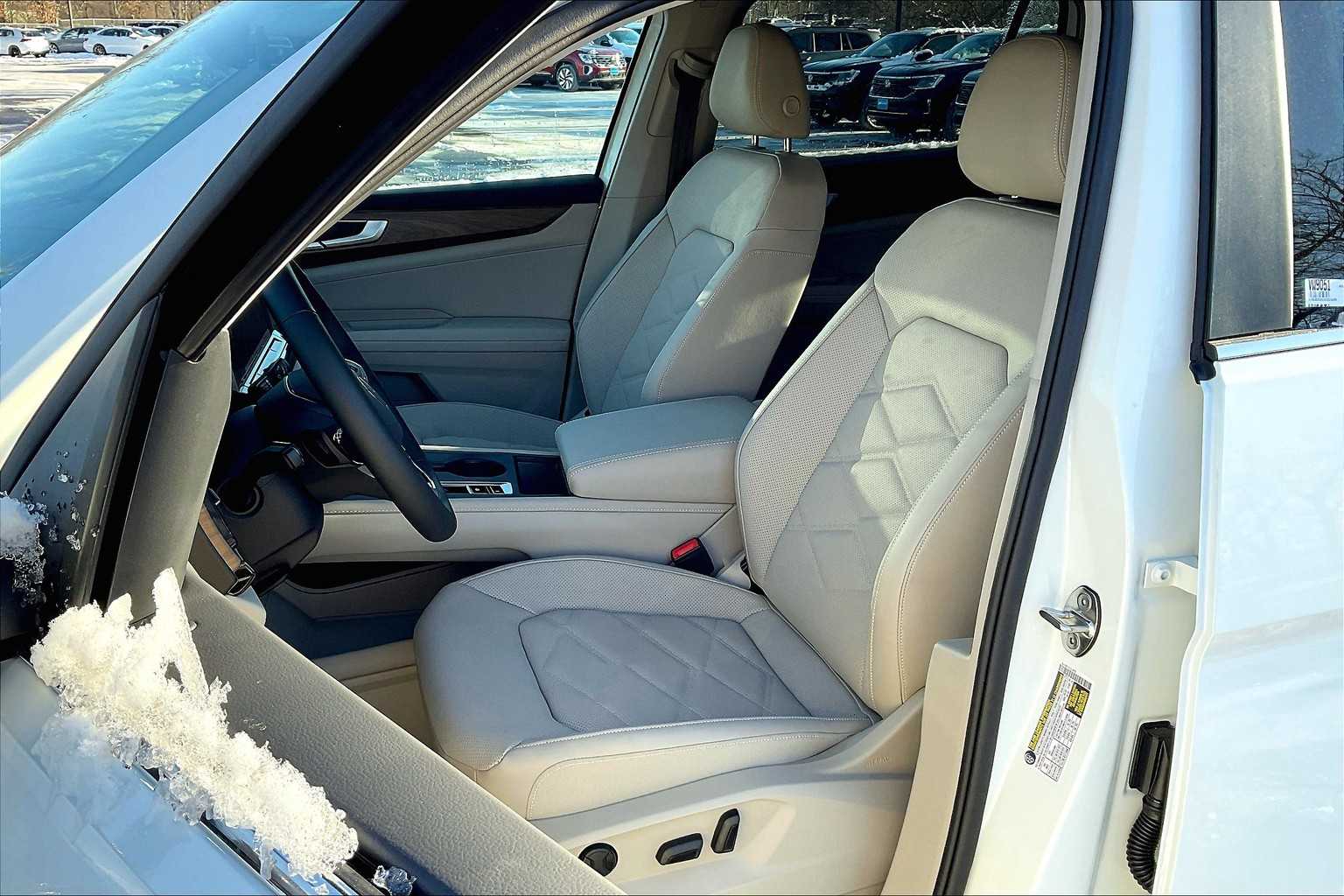 2025 Volkswagen Atlas 2.0T SE - Photo 11