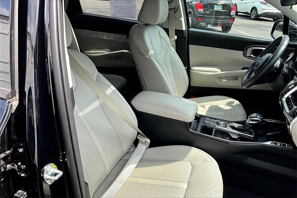 2022 Kia Sorento S - Photo 11