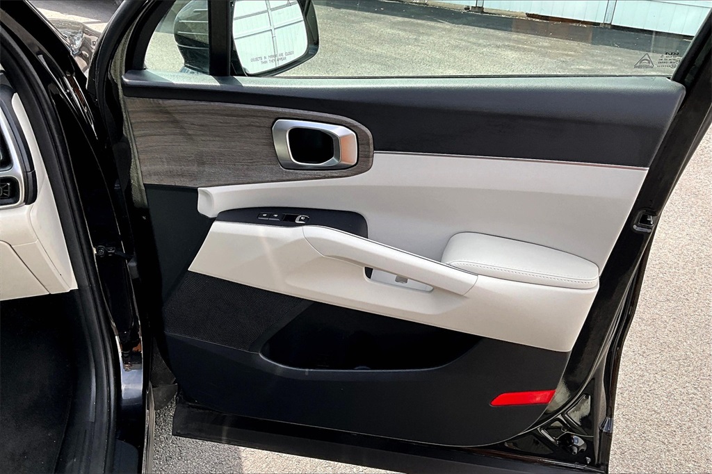 2022 Kia Sorento S - Photo 12
