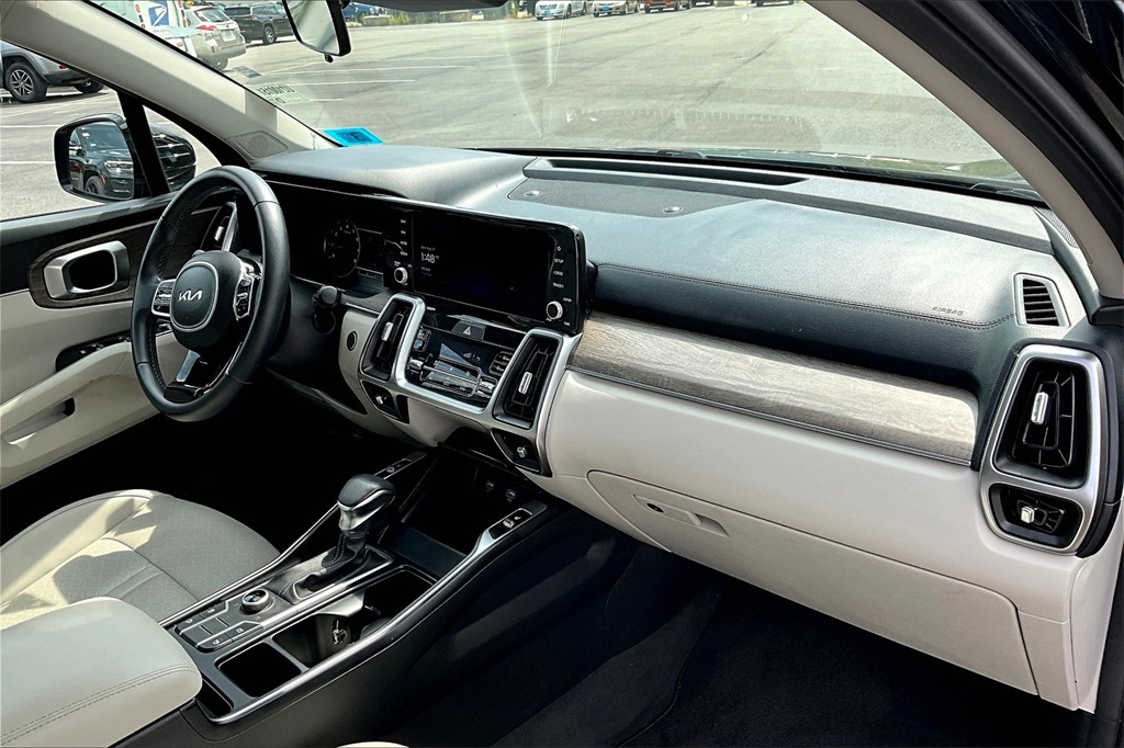 2022 Kia Sorento S - Photo 14
