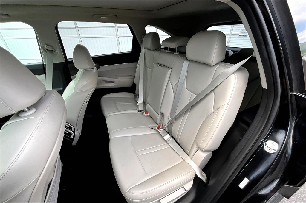 2022 Kia Sorento S - Photo 15