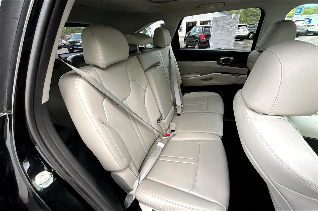 2022 Kia Sorento S - Photo 16