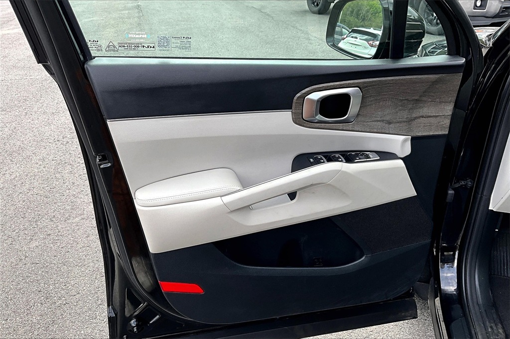2022 Kia Sorento S - Photo 9