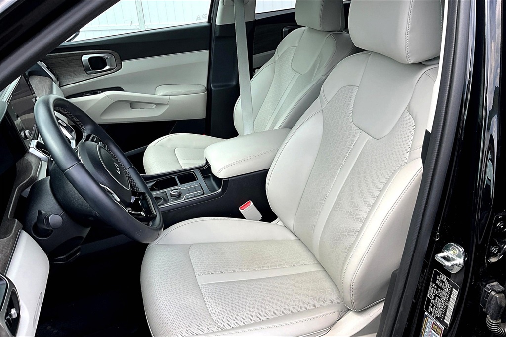 2022 Kia Sorento S - Photo 10