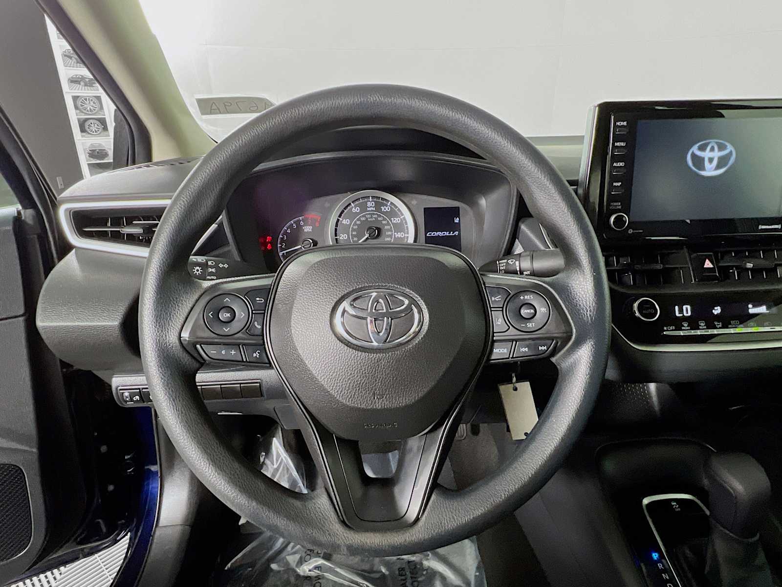 2022 Toyota Corolla LE - Photo 11