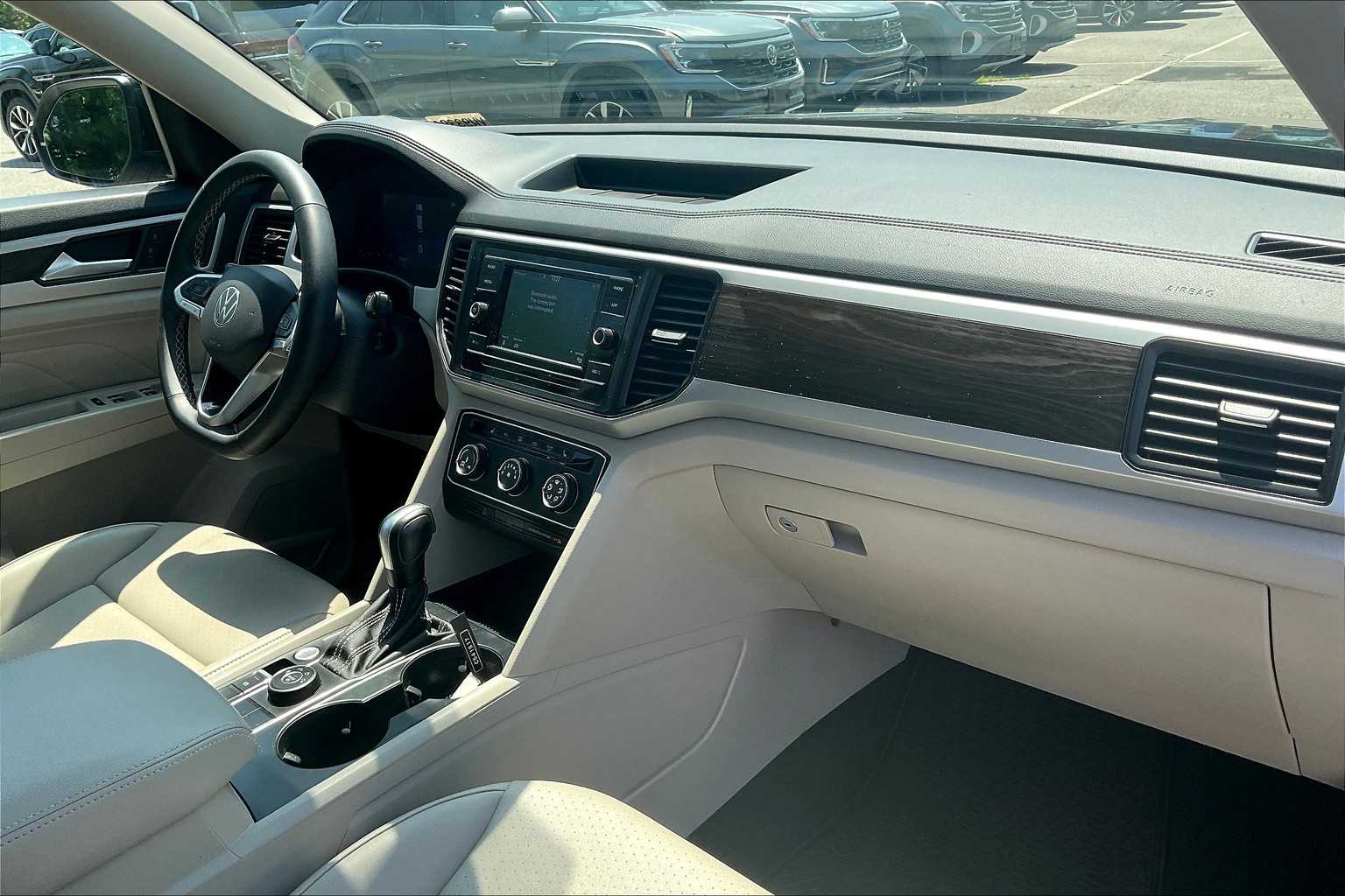 2022 Volkswagen Atlas 2.0T SE - Photo 14