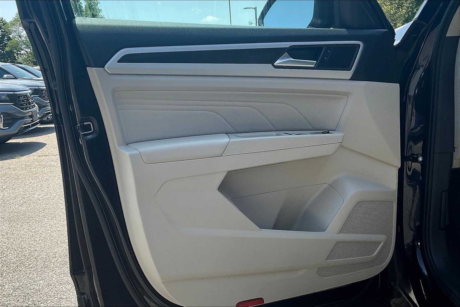 2022 Volkswagen Atlas 2.0T SE - Photo 9