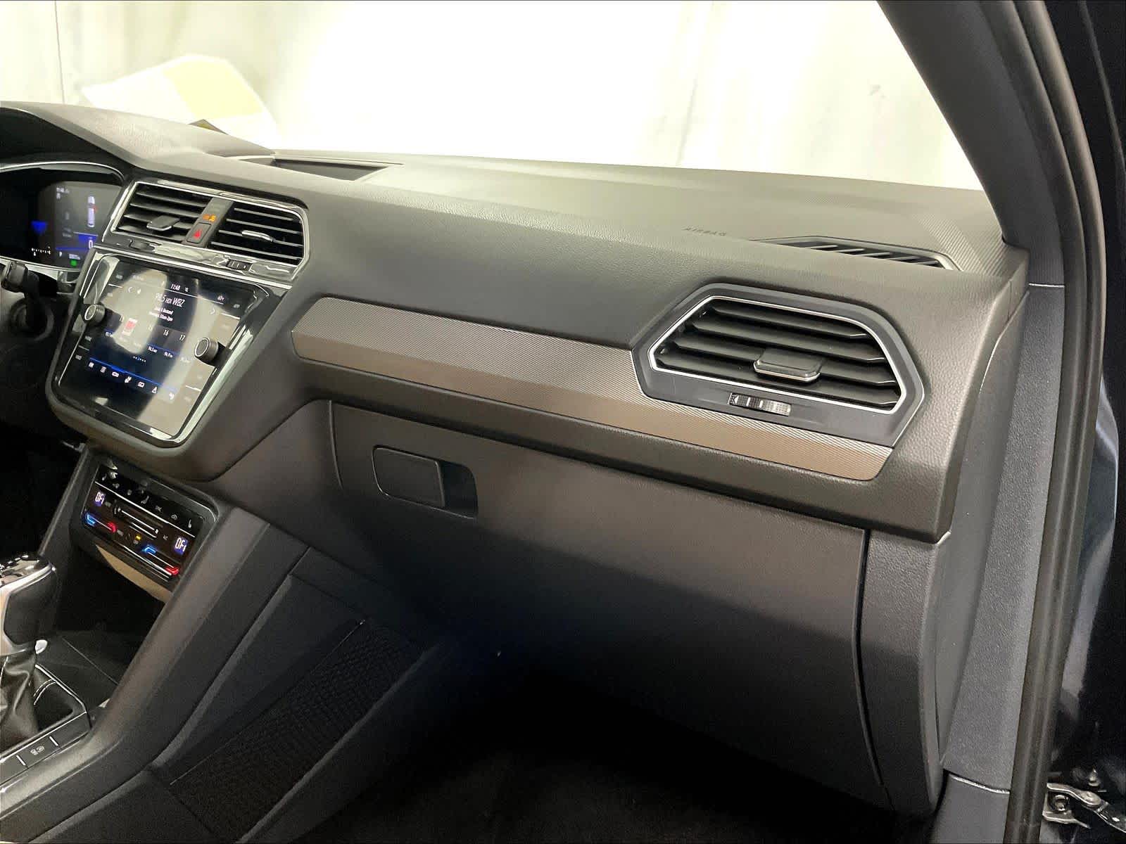 2022 Volkswagen Tiguan SE - Photo 13