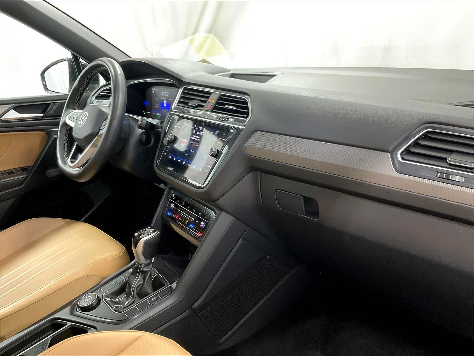 2022 Volkswagen Tiguan SE - Photo 14