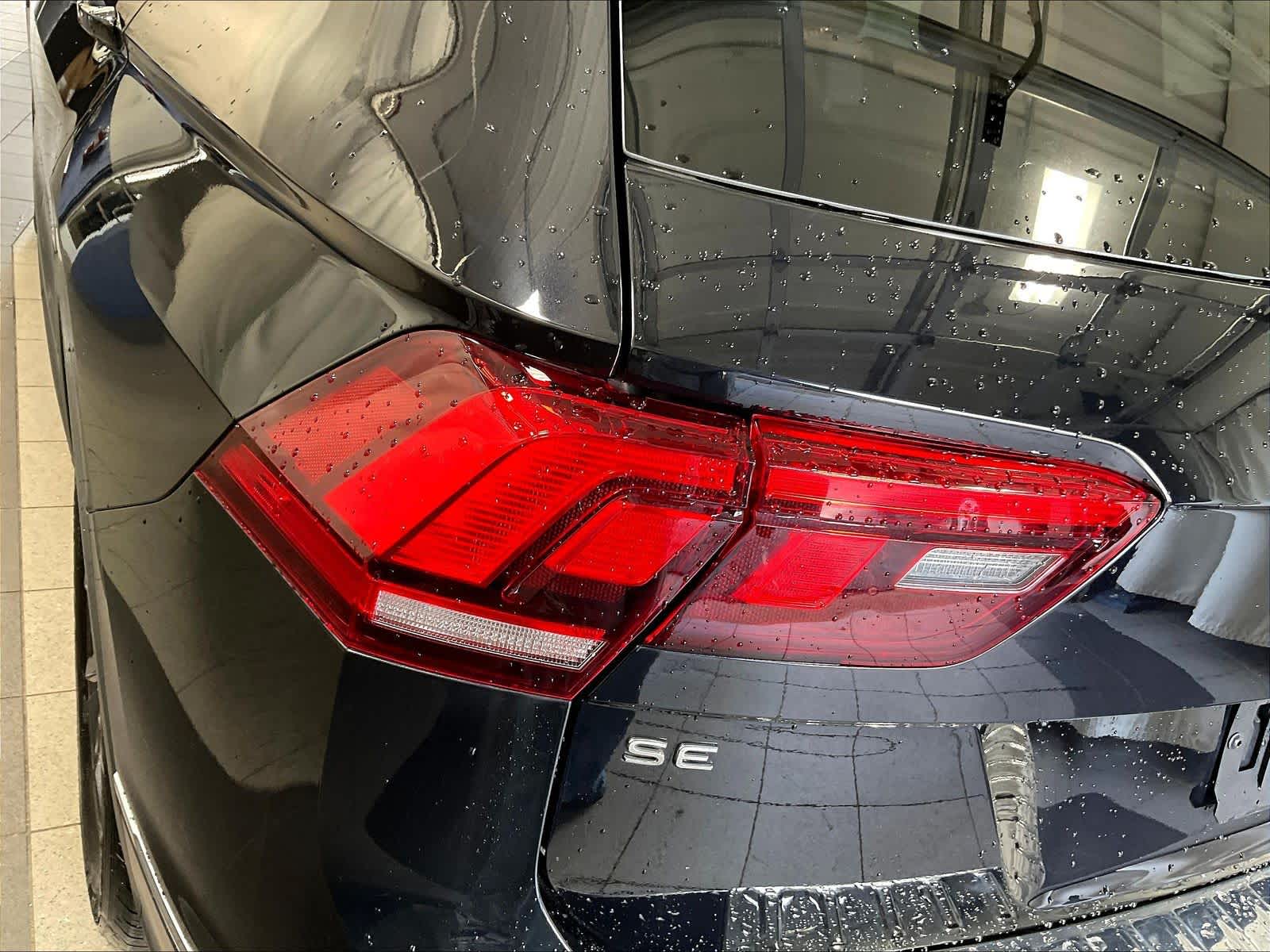 2022 Volkswagen Tiguan SE - Photo 34