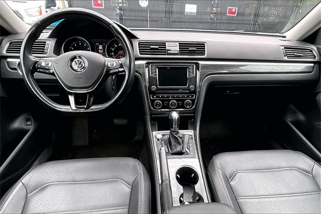 2018 Volkswagen Passat 2.0T SE - Photo 16